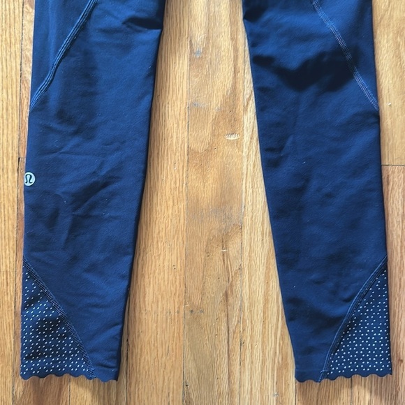 Lululemon 4 Tight Stuff Tight II 25" Midnight Navy Leggings like new condition - Picture 5 of 7